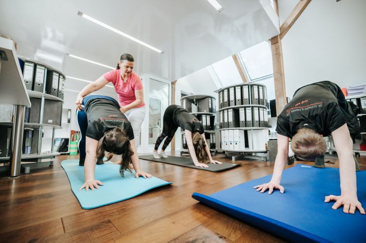 Yoga am Arbeitsplatz - Herabschauender Hund