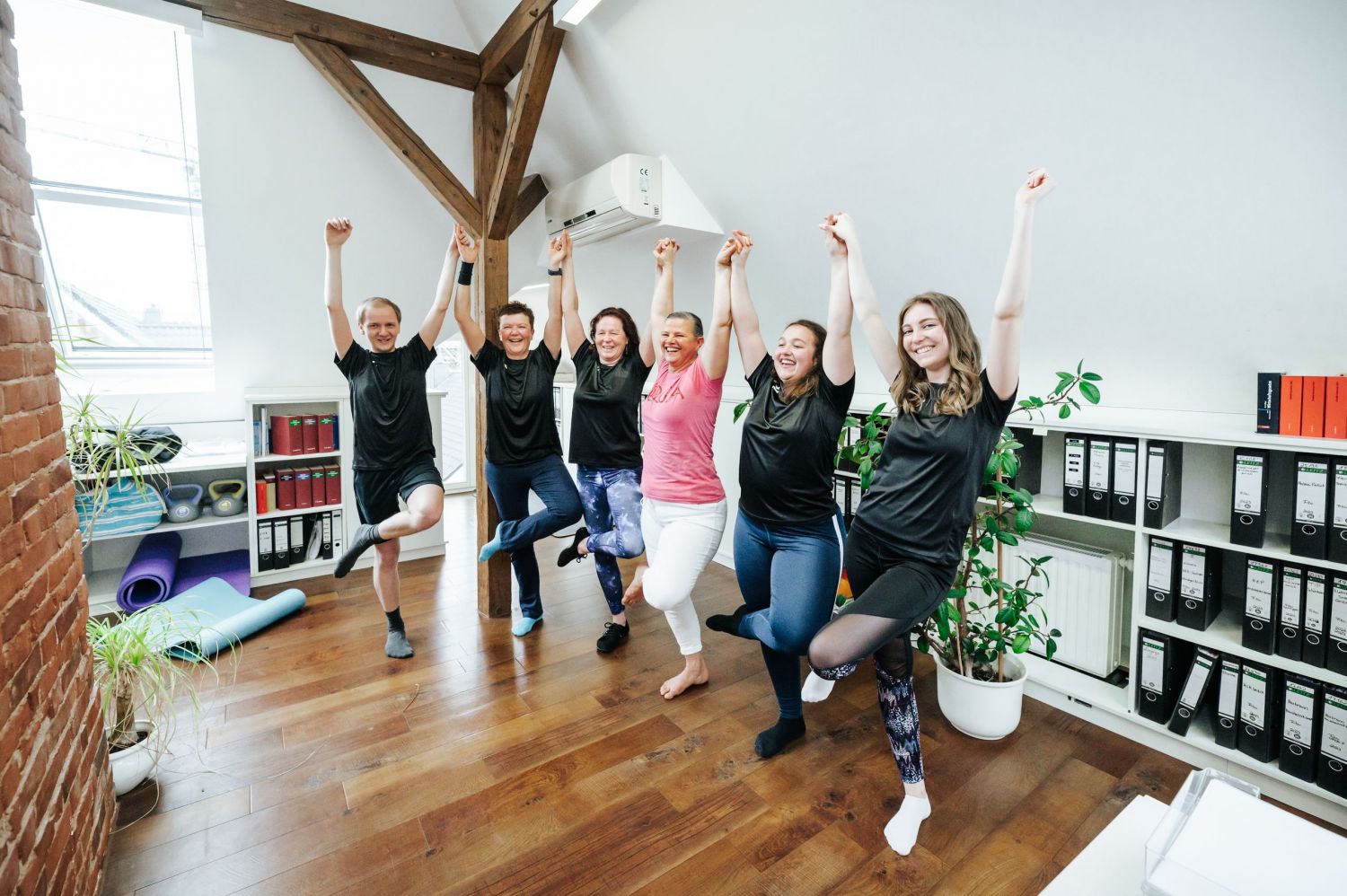 Teamfoto beim Yoga
