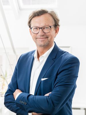 Dr. Stefan Schwarz