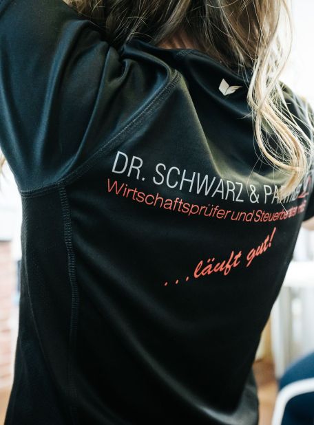 Dr. Schwarz Wirtschaftsprüfer lachend